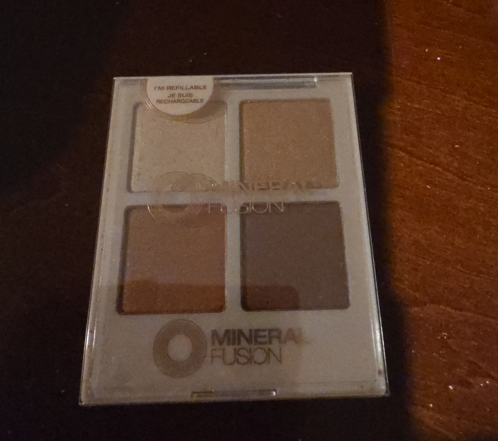 Mineral Fusion Eyeshadow Palette Neutral Romantic Getaway